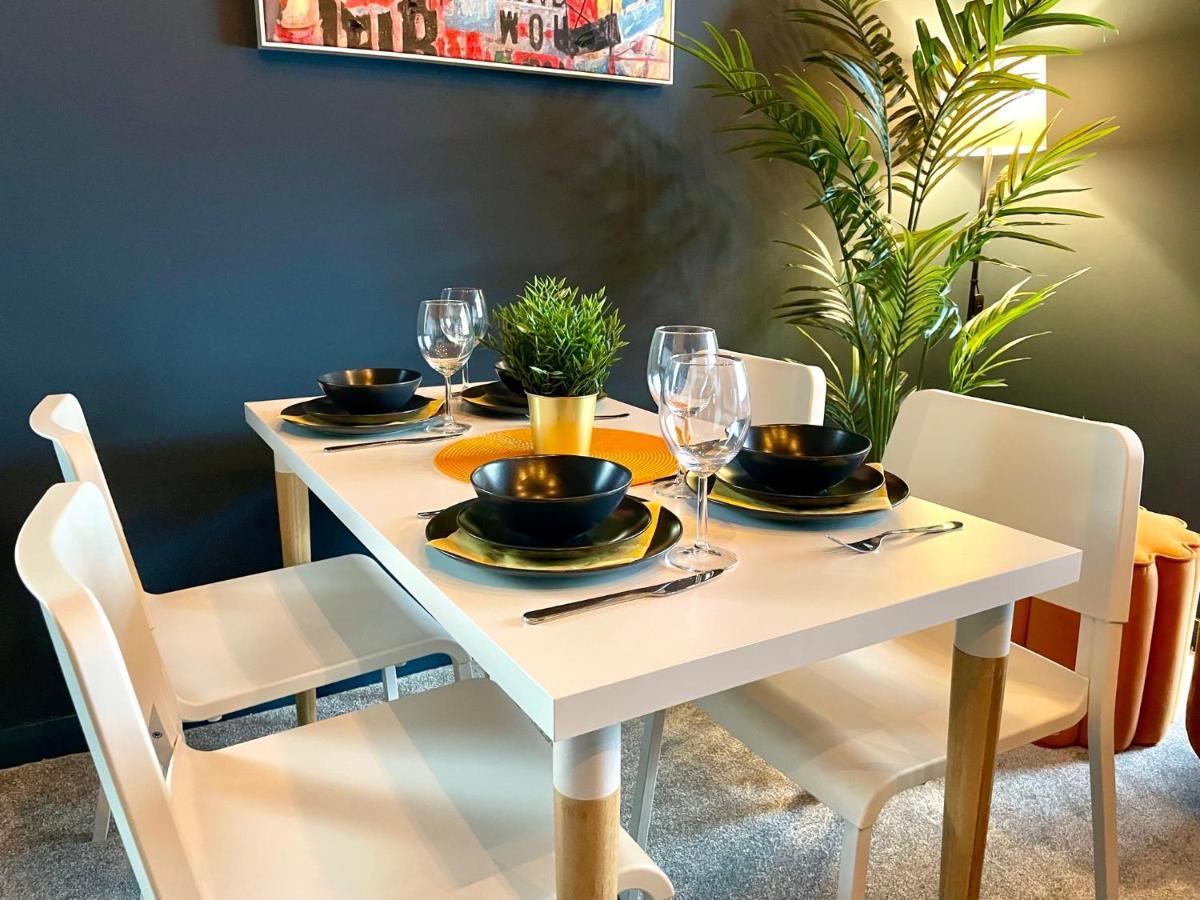 Coastal Charm: Stylish 2-bedroom Near
