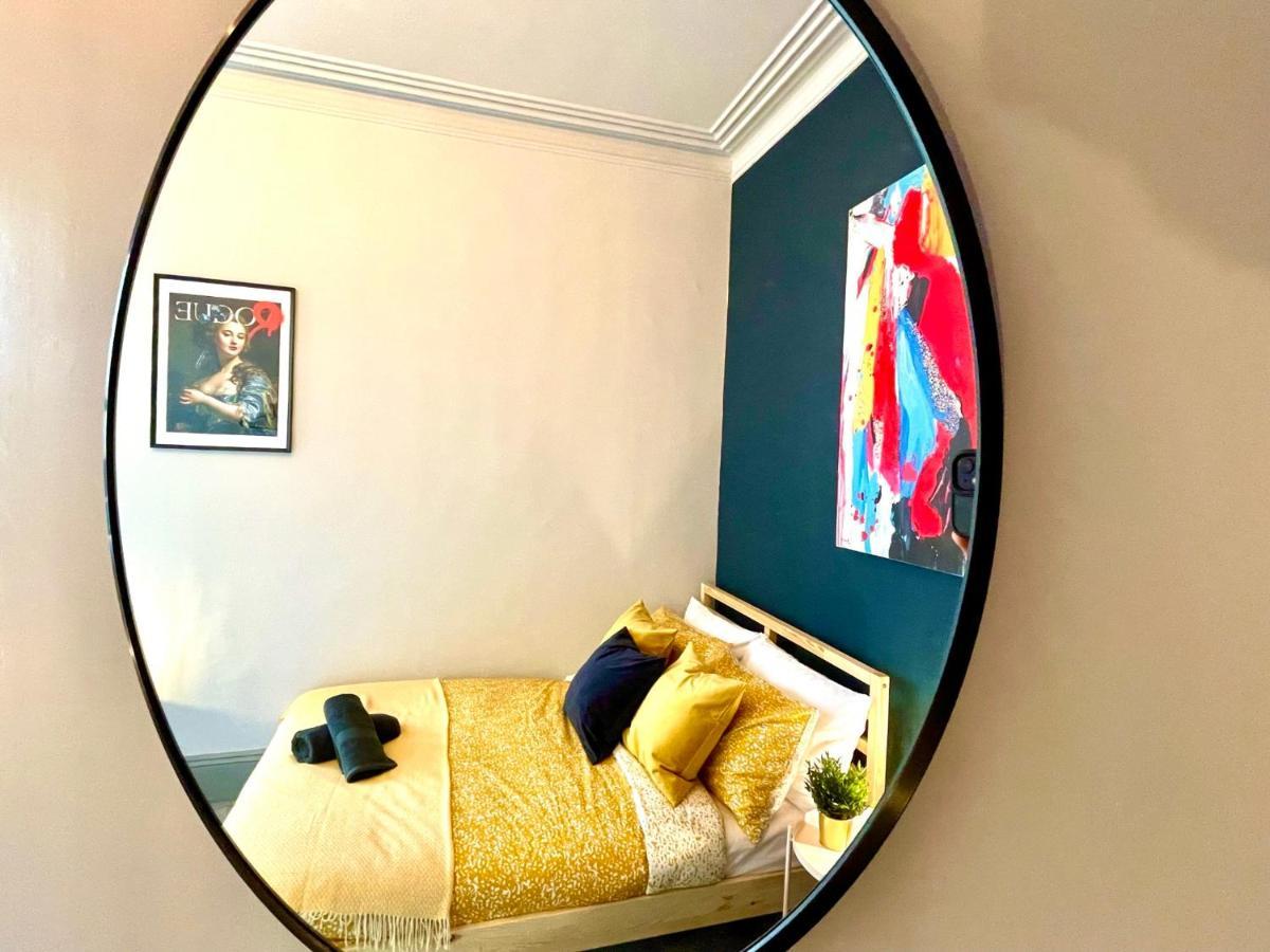 Coastal Charm: Stylish 2-bedroom Near Apartment