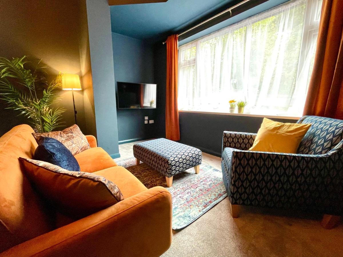 Coastal Charm: Stylish 2-bedroom Near Bournemouth
