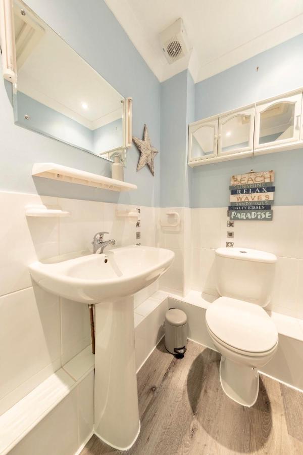 Central Four-storey Townhouse With Free Parking Holiday home