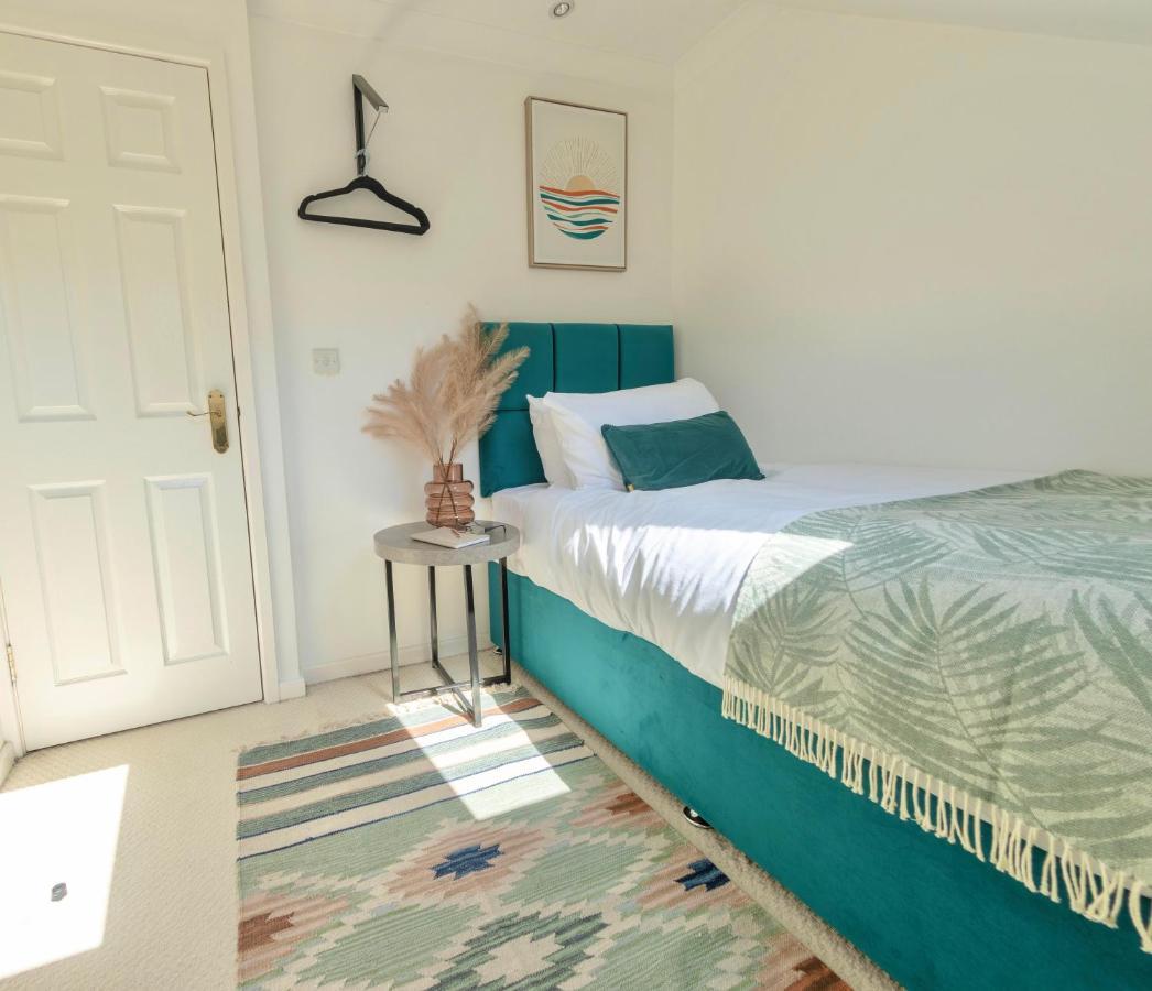 Central Four-storey Townhouse With Free Parking