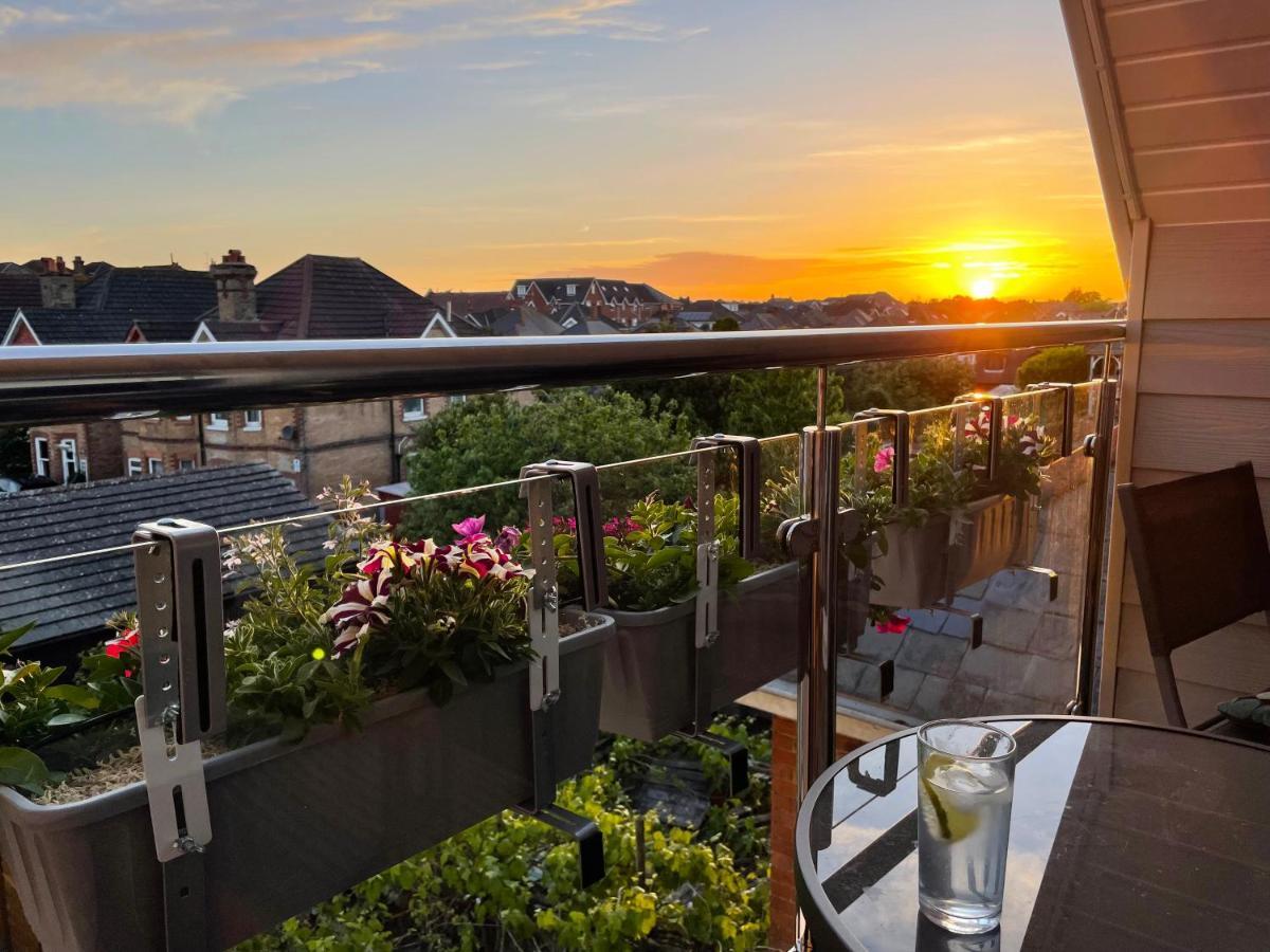 Coastal Haven: Southbourne's Two-bedroom Retreat Apartment *