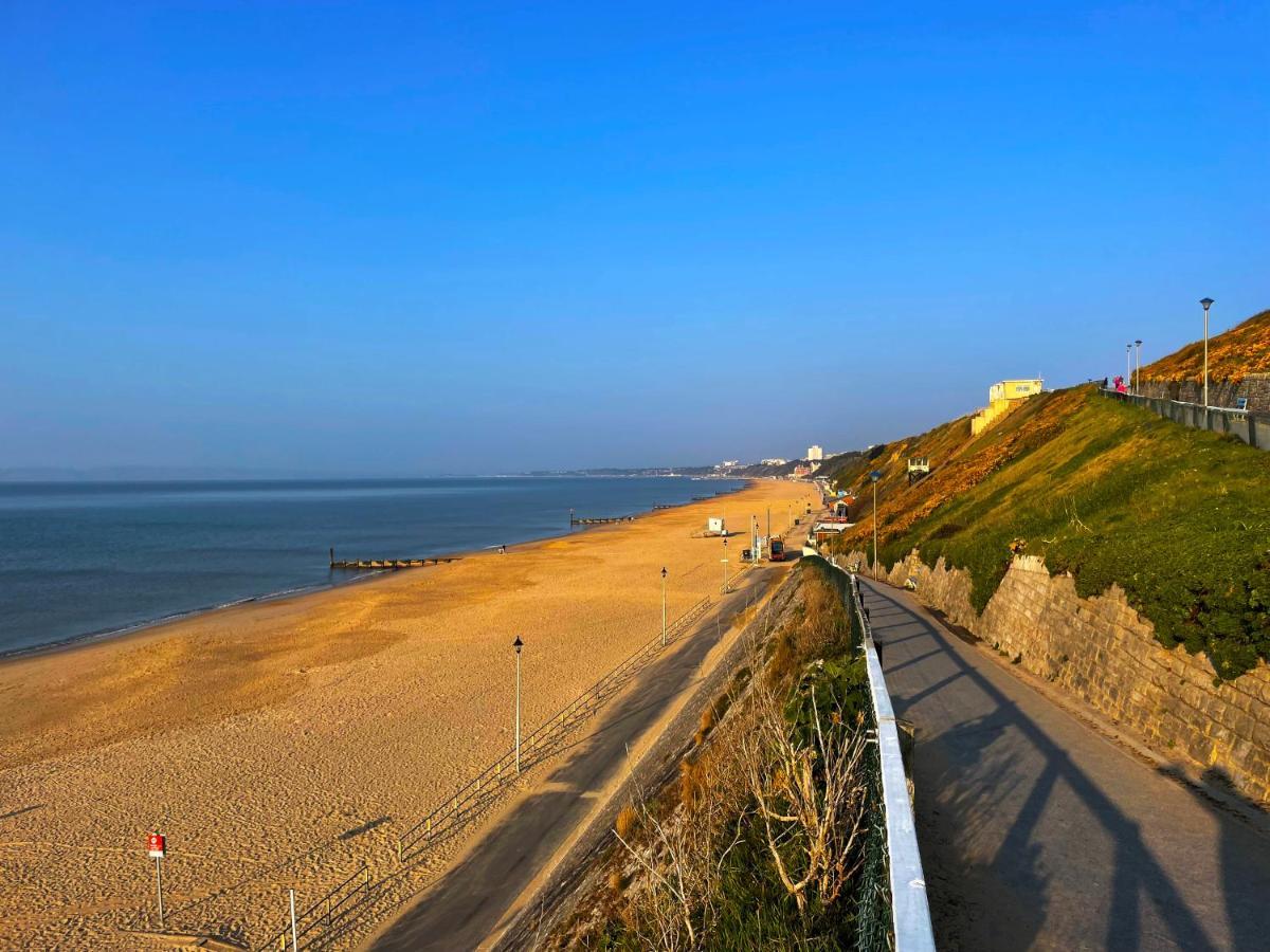 Apartment Coastal Haven: Southbourne's Two-bedroom Retreat *