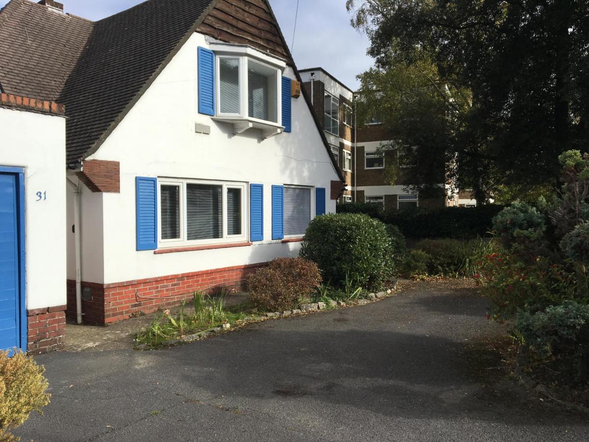 Lovely With Beautiful Large Garden, 5 Min To The By Car Bournemouth