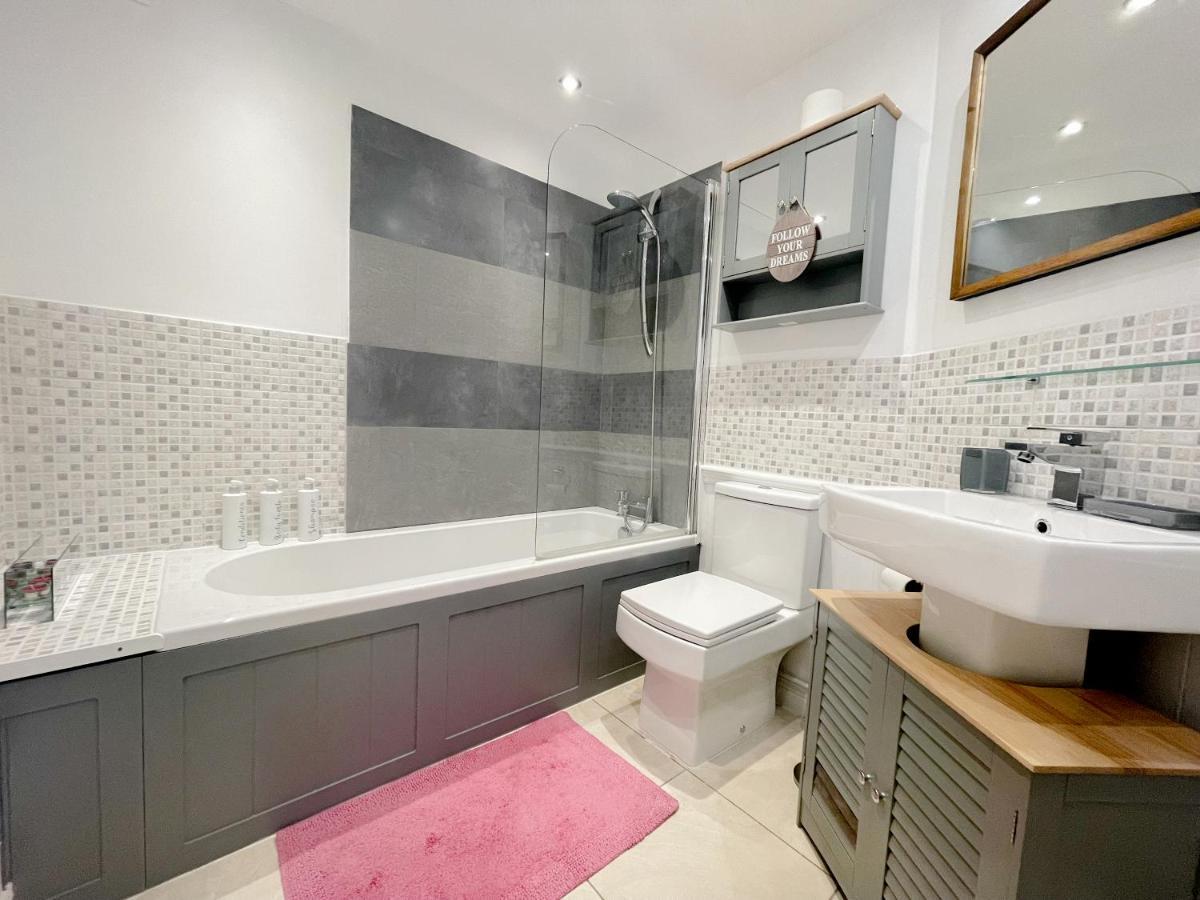 Apartment Queens Park View - 1 Bedroom *