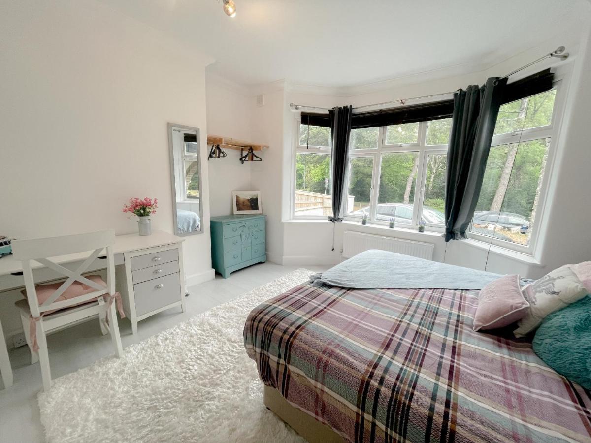 Queens Park View - 1 Bedroom Apartment *