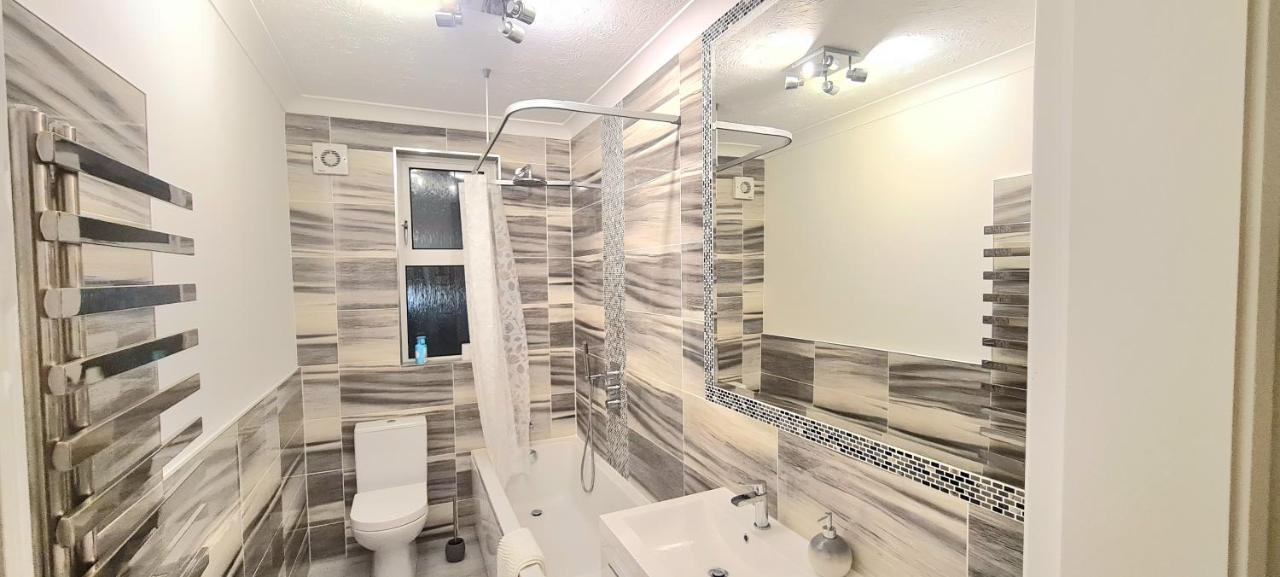 Apartment Spacious 3 Bed Flat Near The Sea With Parking *