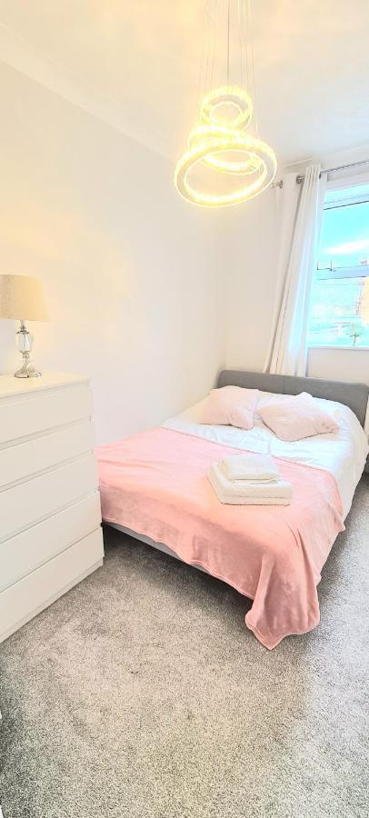 Spacious 3 Bed Flat Near The Sea With Parking * Bournemouth