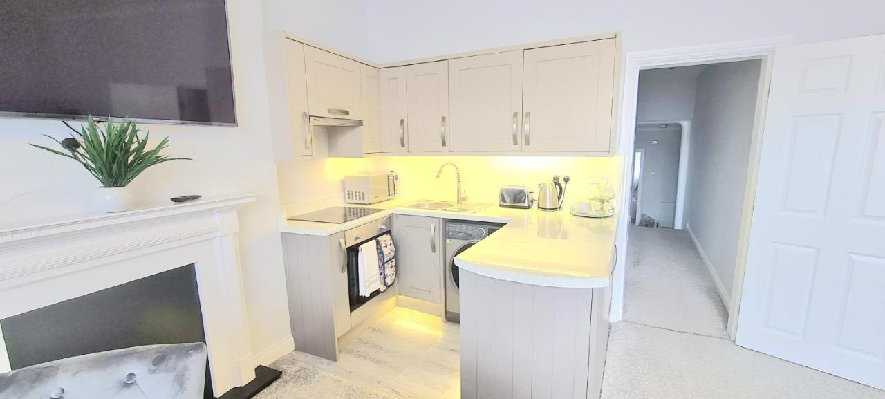 Spacious 3 Bed Flat Near The Sea With Parking * Bournemouth