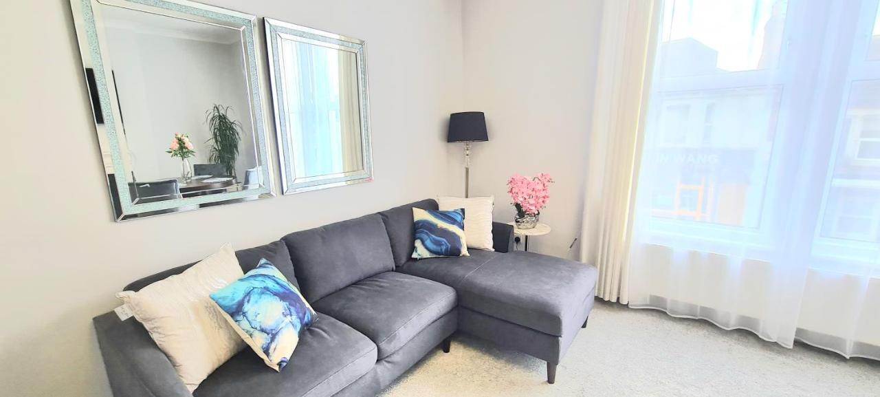 Spacious 3 Bed Flat Near The Sea With Parking