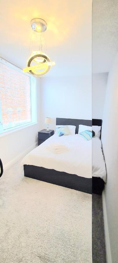 Spacious 3 Bed Flat Near The Sea With Parking * Bournemouth