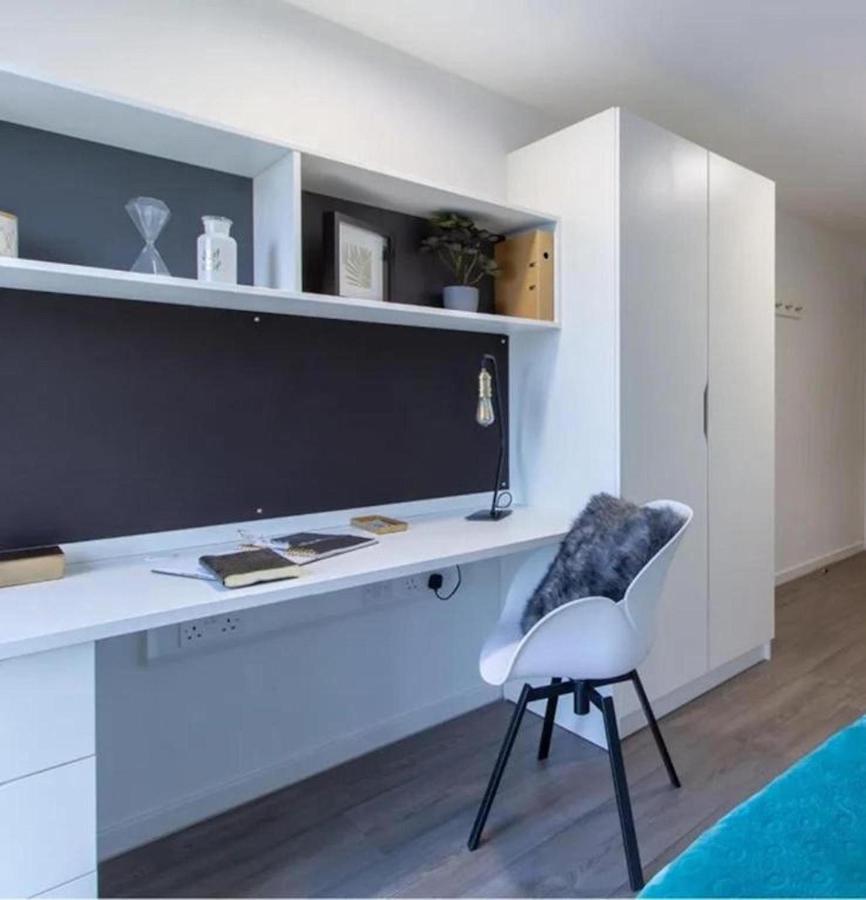 Vibrant Ensuite Rooms, Bournemouth - Sk Guest house Bournemouth