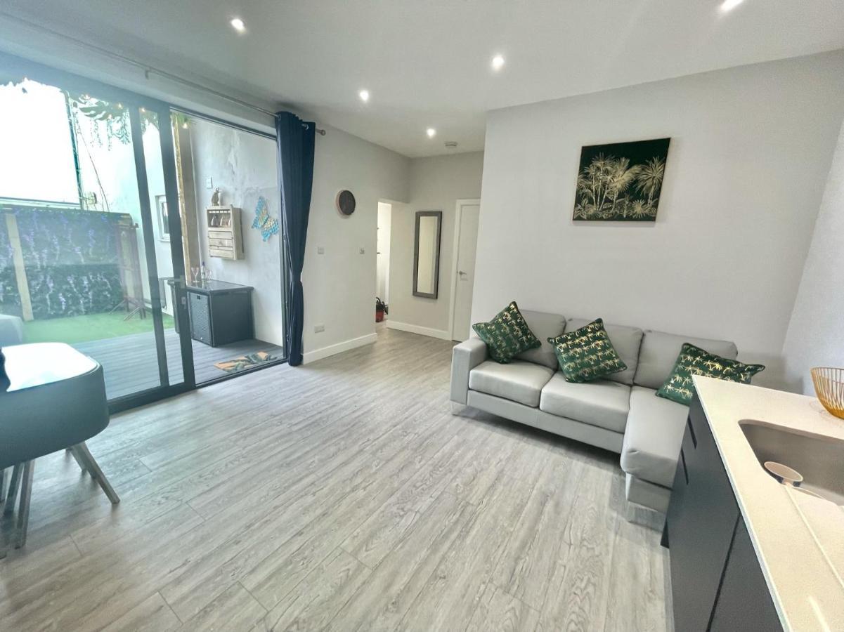 Apartment Coastline Retreats: Jungle-themed Seafront Garden Bournemouth