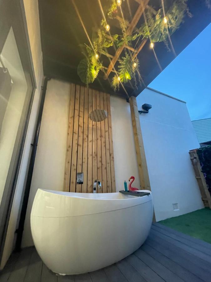 Coastline Retreats: Jungle-themed Seafront Garden