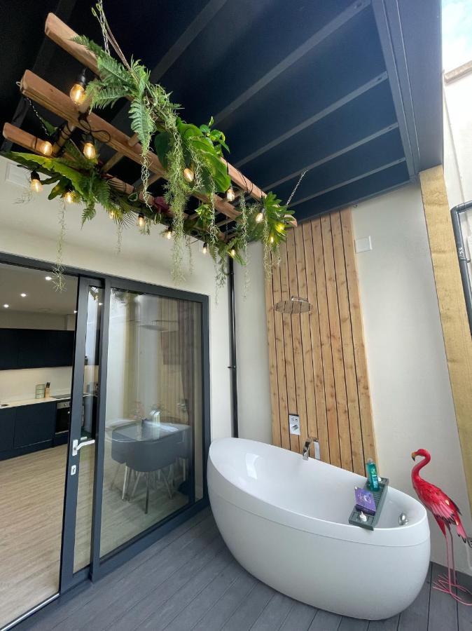 Coastline Retreats: Jungle-themed Seafront Garden Apartment