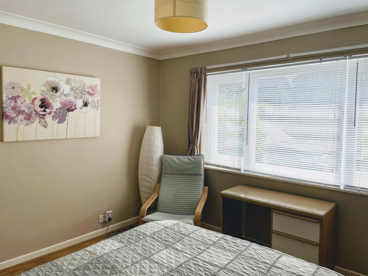 Lovely With Beautiful Large Garden, 5 Min To The By Car