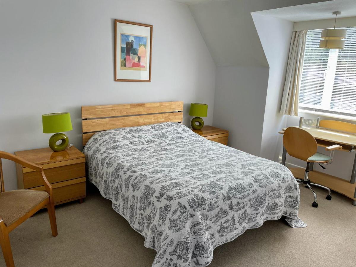 Lovely With Beautiful Large Garden, 5 Min To The By Car Bournemouth