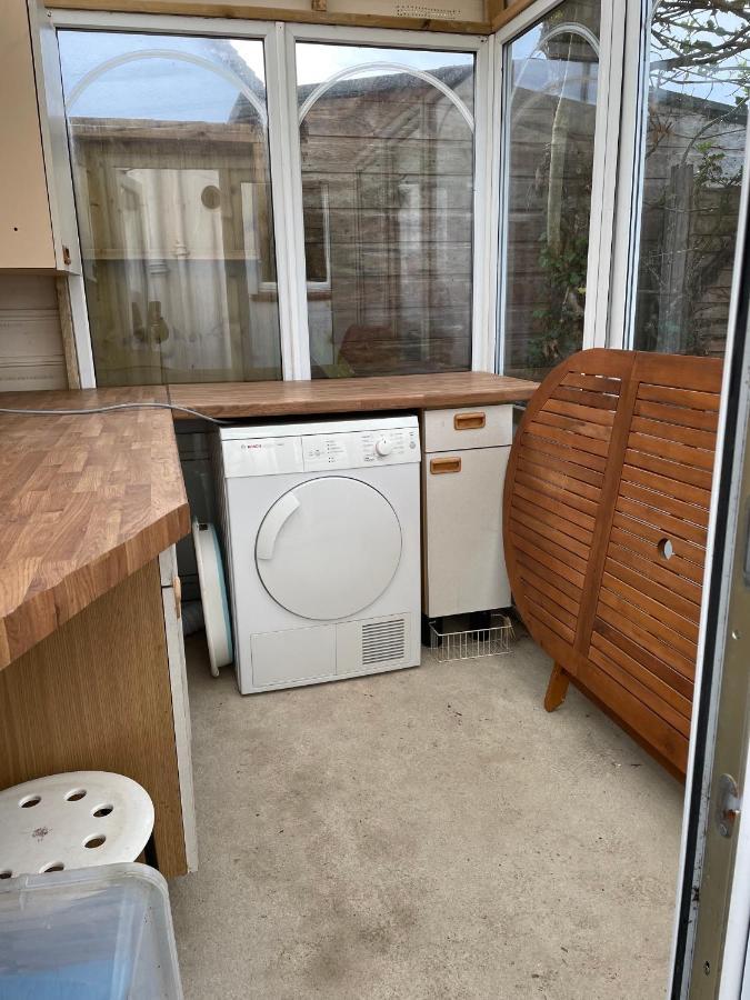Lovely With Beautiful Large Garden, 5 Min To The By Car Bournemouth