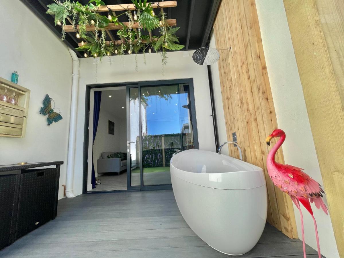 Coastline Retreats: Jungle-themed Seafront Garden