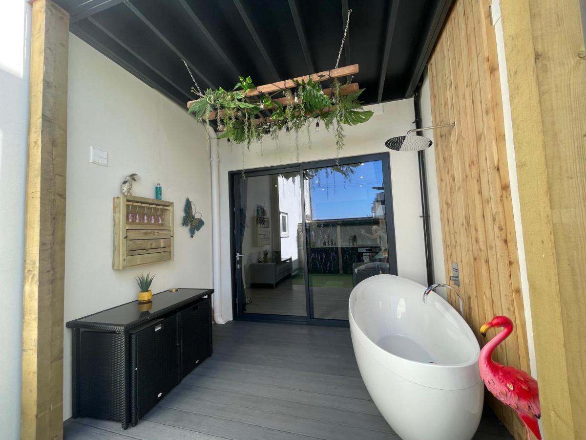 Coastline Retreats: Jungle-themed Seafront Garden
