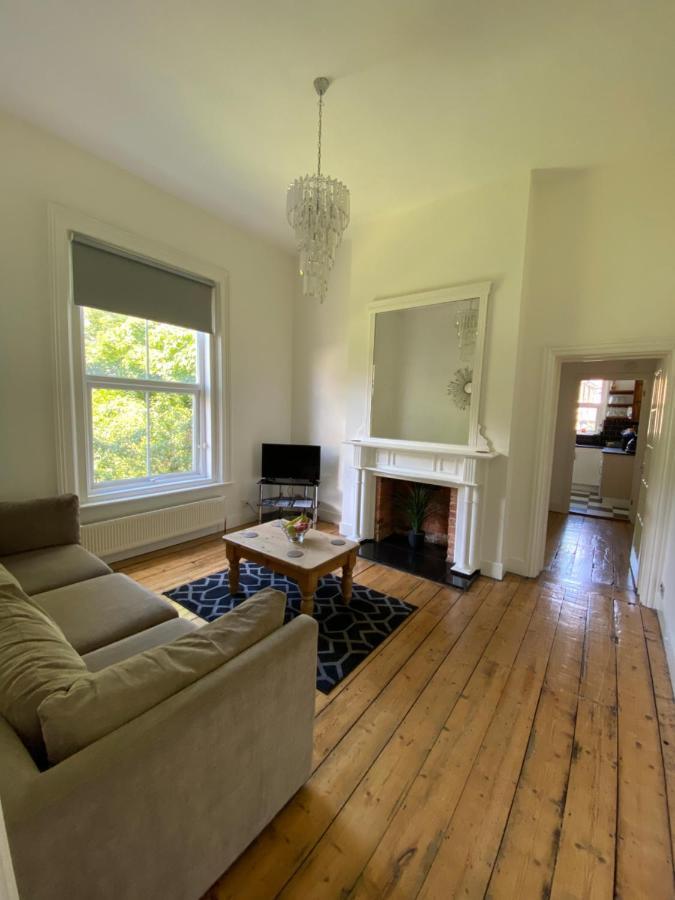 Lovely 2 Bedroom Flat Wifi Close To The Apartment