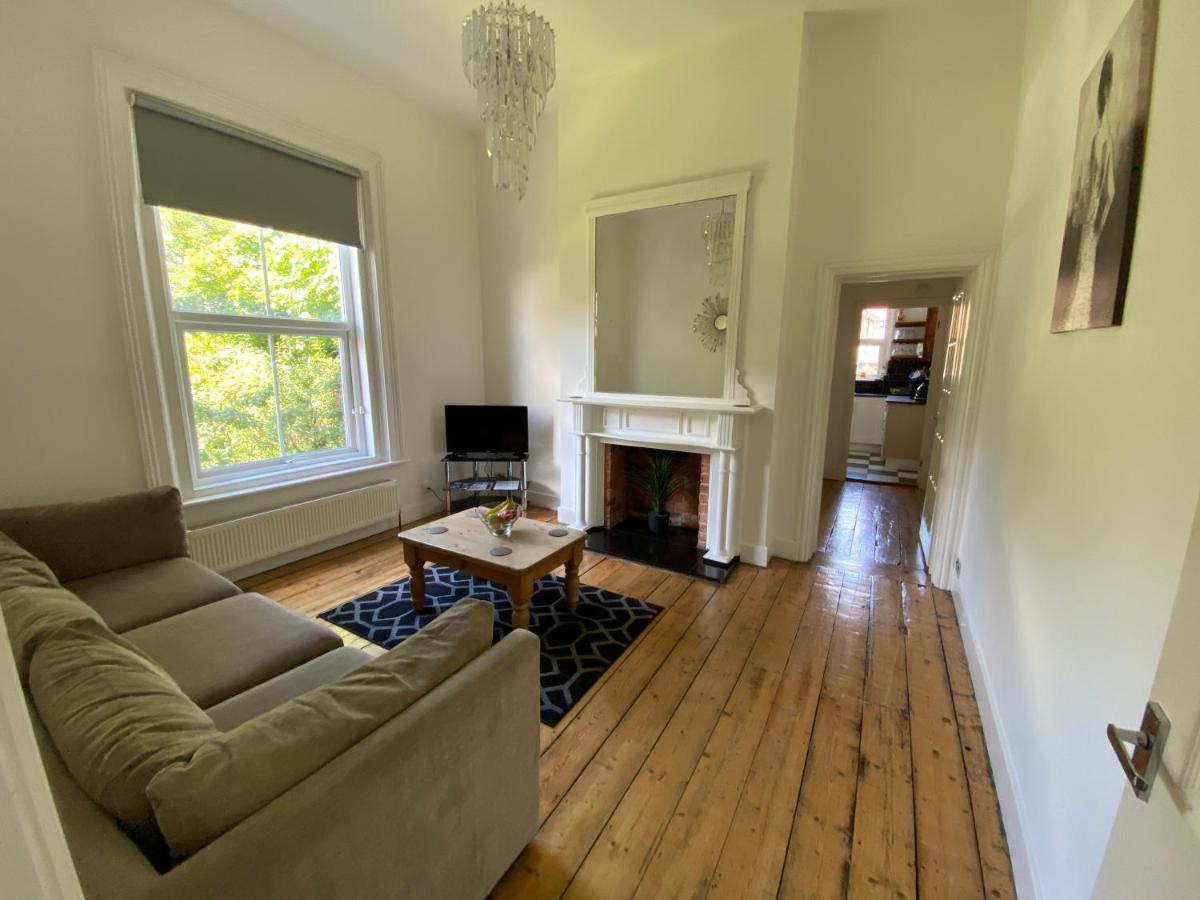 Lovely 2 Bedroom Flat Wifi Close To The Apartment *