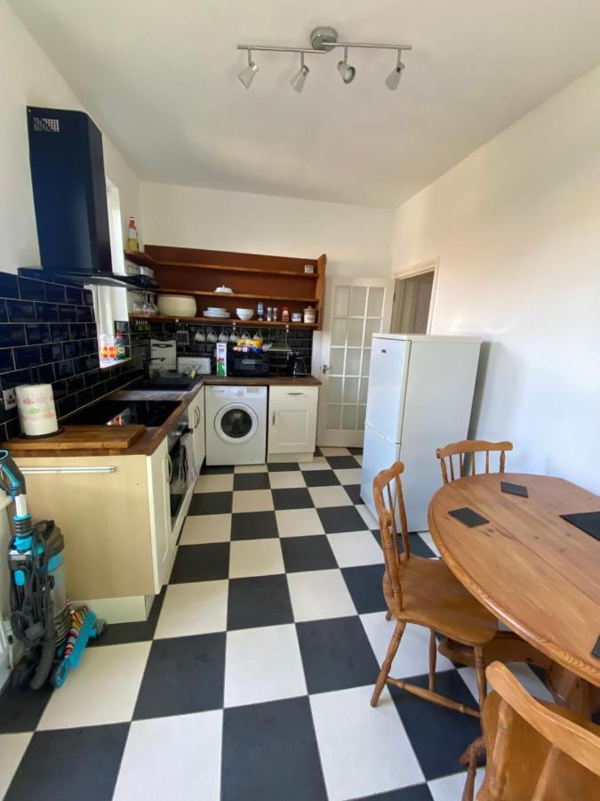 Lovely 2 Bedroom Flat Wifi Close To The Apartment Bournemouth