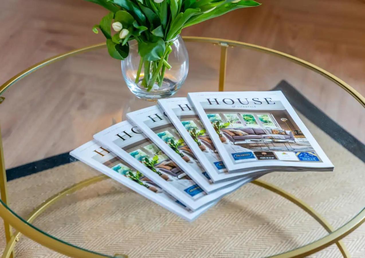 Gorgeous Interior Designed 3 Bedroom - Newly Decorated - Free Parking - Ultrafast Wifi - Smart Tv - Netflix - Sleeps Up To 6! Close To Town Center & Poole & Sandbanks