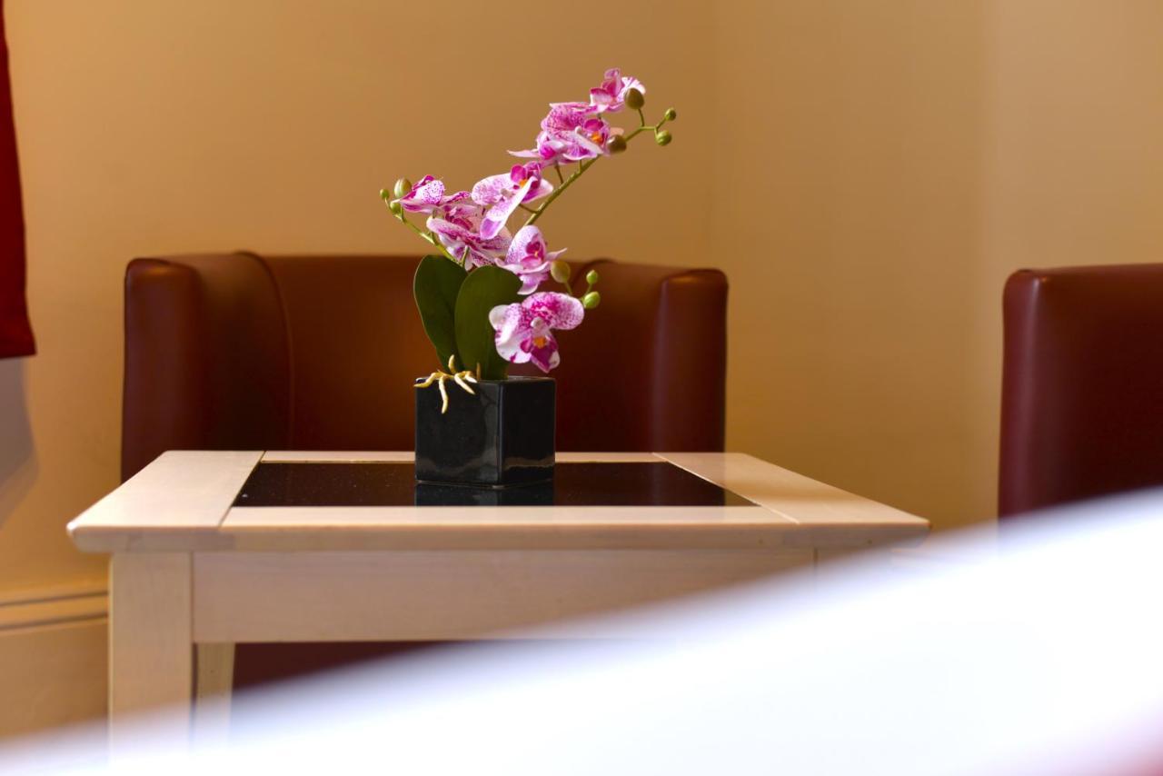 Piccadilly Hotel 3*