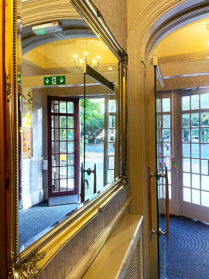 Piccadilly Hotel 3*