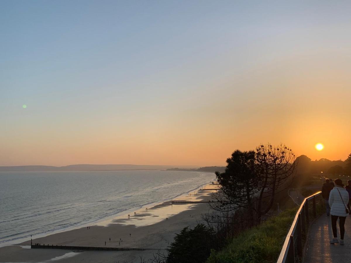 Apartment Beachside Retreat 3 Bedroom 3 Bathroom Seaside With Parking *