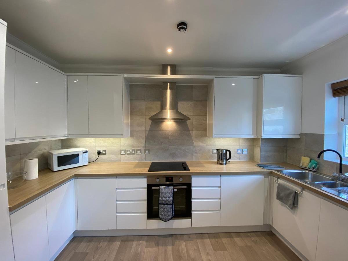 Beachside Retreat 3 Bedroom 3 Bathroom Seaside With Parking Apartment Bournemouth