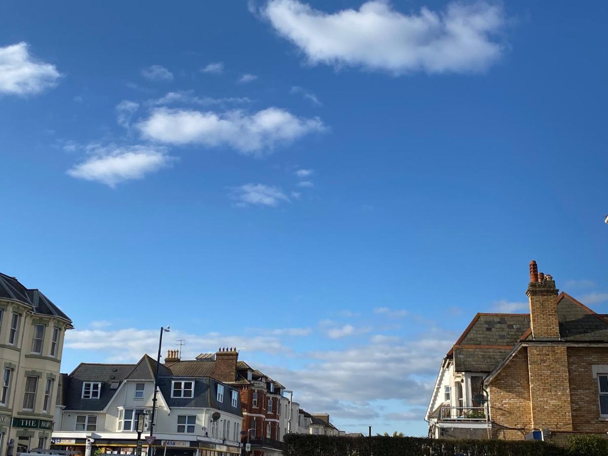 Beachside Retreat 3 Bedroom 3 Bathroom Seaside With Parking Apartment Bournemouth