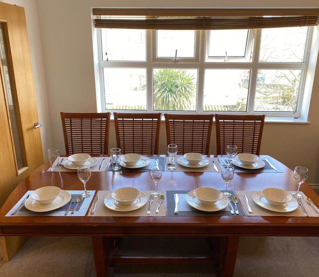 Beachside Retreat 3 Bedroom 3 Bathroom Seaside With Parking Apartment *