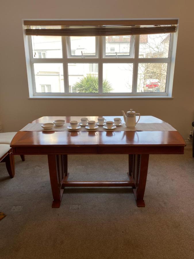 Beachside Retreat 3 Bedroom 3 Bathroom Seaside With Parking Apartment Bournemouth