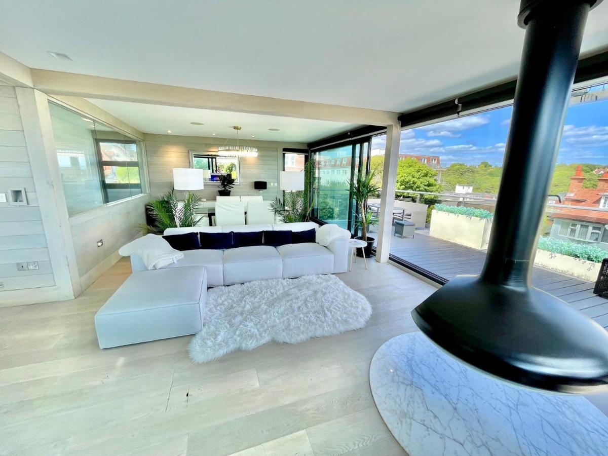 The - Stunning Sea View Penthouse Apartment Bournemouth