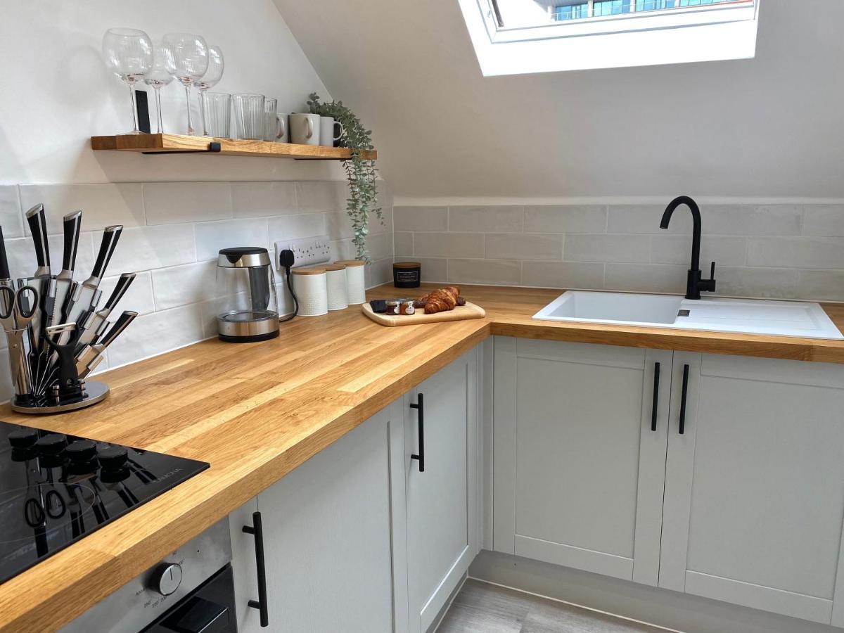Luxury Scandi Inspired 1 Bed Town Centre Apartment *