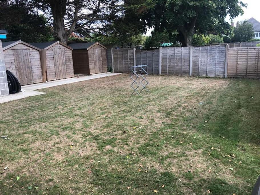New Ground Floor 2 Bed Flat Close To The Apartment *