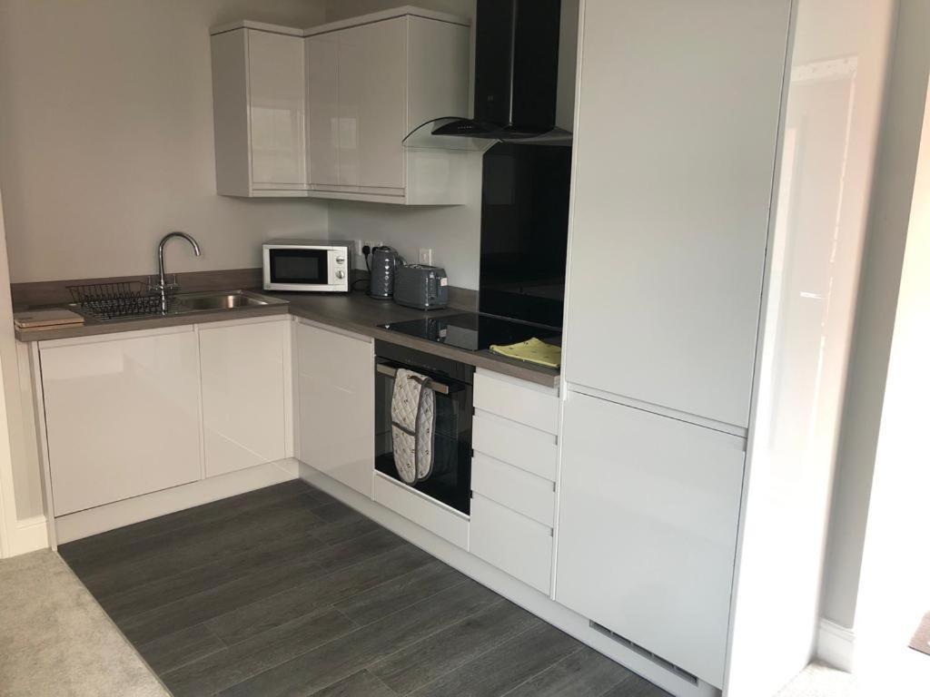 New Ground Floor 2 Bed Flat Close To The