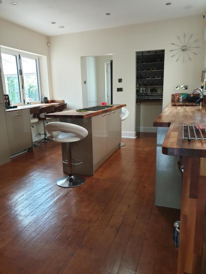 Little Robin Gate - Free Parking - - 10 Min Walk To Train Station Guest house *