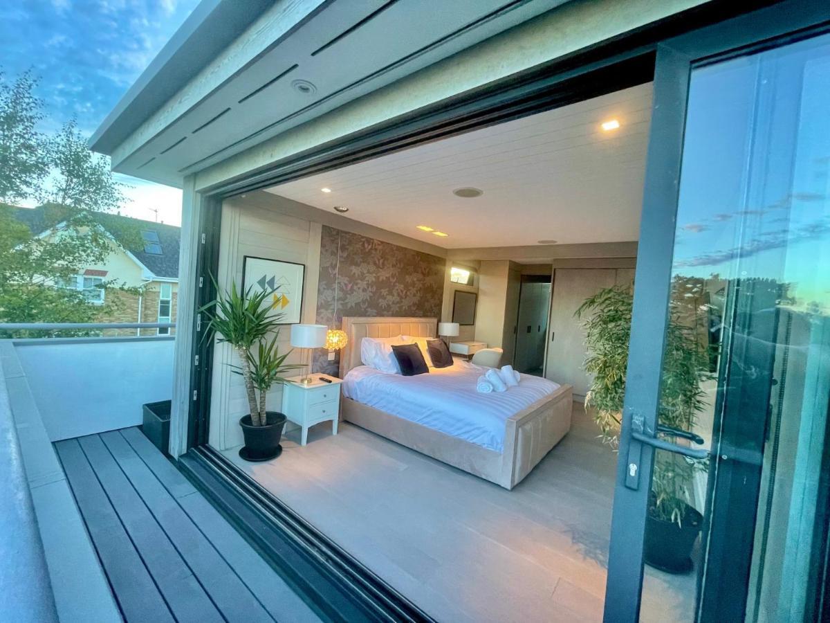 The - Stunning Sea View Penthouse Apartment Bournemouth
