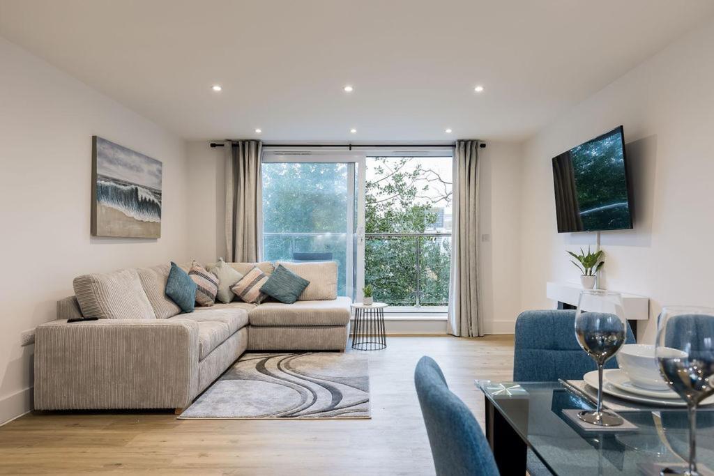 Stylish Town Centre Apartment, W Parking, Nr Apartment Bournemouth