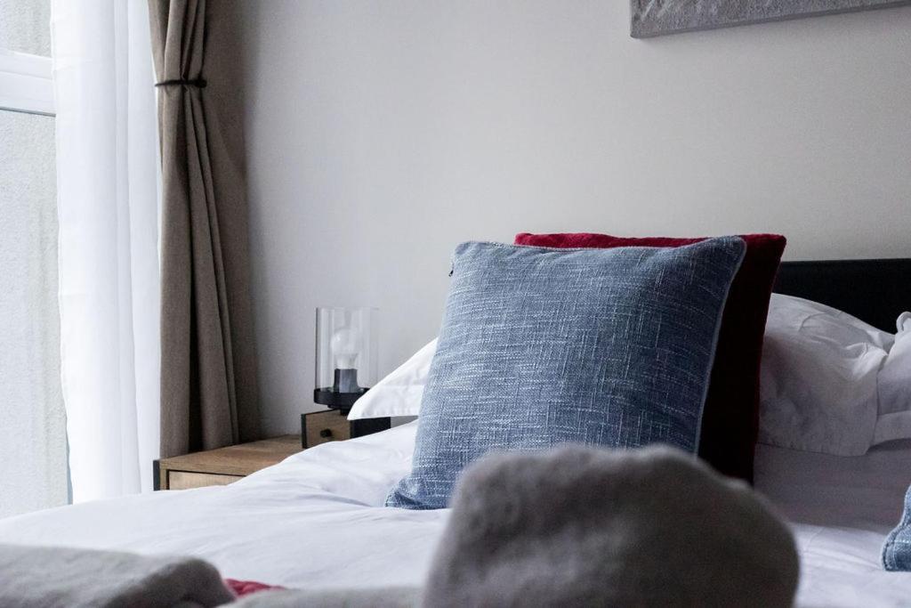 Apartment Stylish Town Centre Apartment, W Parking, Nr *