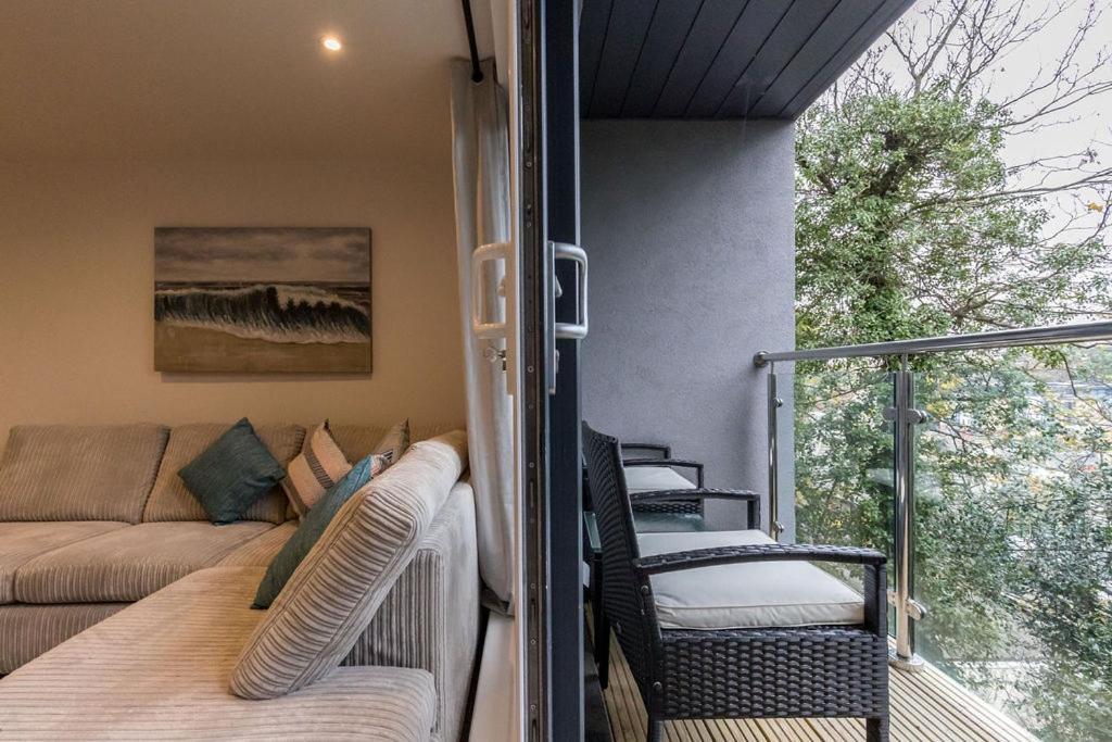 Stylish Town Centre Apartment, W Parking, Nr Apartment *
