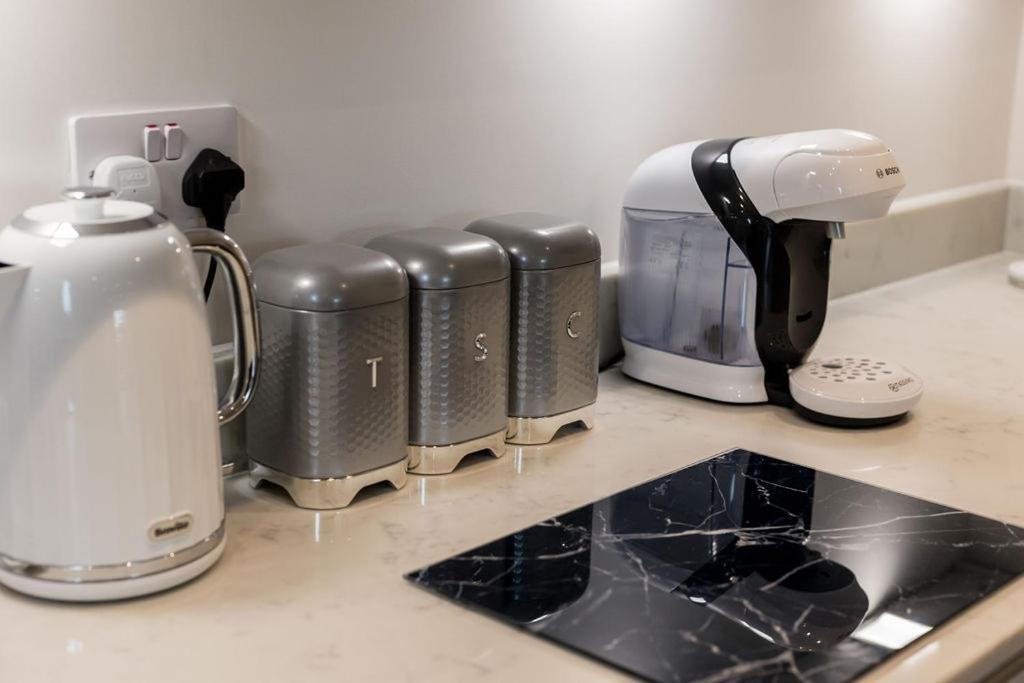 Stylish Town Centre Apartment, W Parking, Nr *