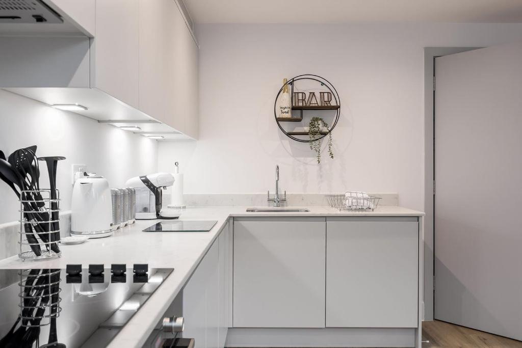 Apartment Stylish Town Centre Apartment, W Parking, Nr Bournemouth