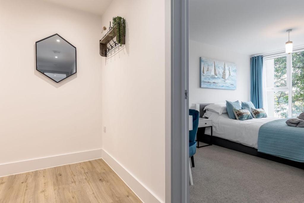Stylish Town Centre Apartment, W Parking, Nr Bournemouth