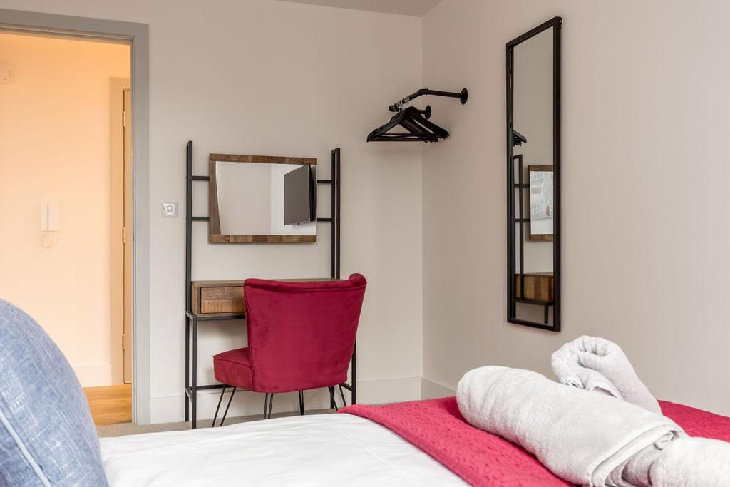 Stylish Town Centre Apartment, W Parking, Nr * Bournemouth