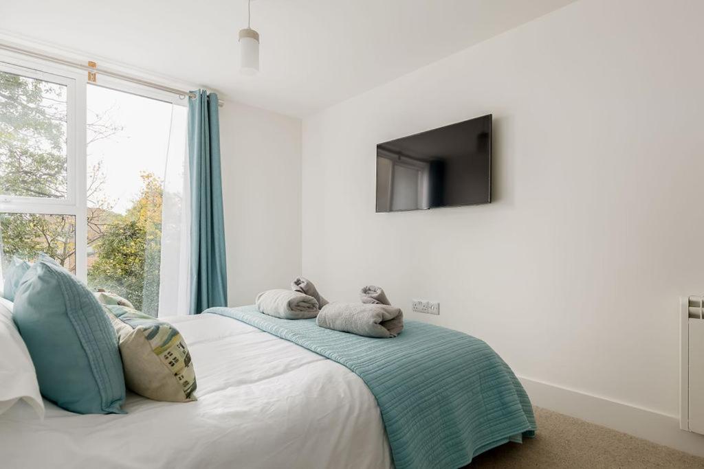 Stylish Town Centre Apartment, W Parking, Nr Bournemouth