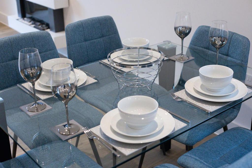 Stylish Town Centre Apartment, W Parking, Nr Apartment *